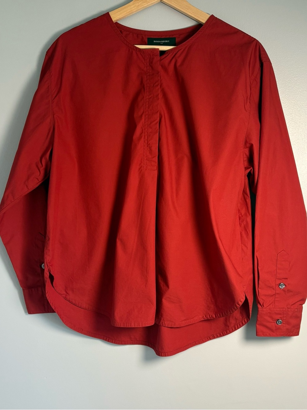 Banana Republic red cotton poplin placket shirt size Large